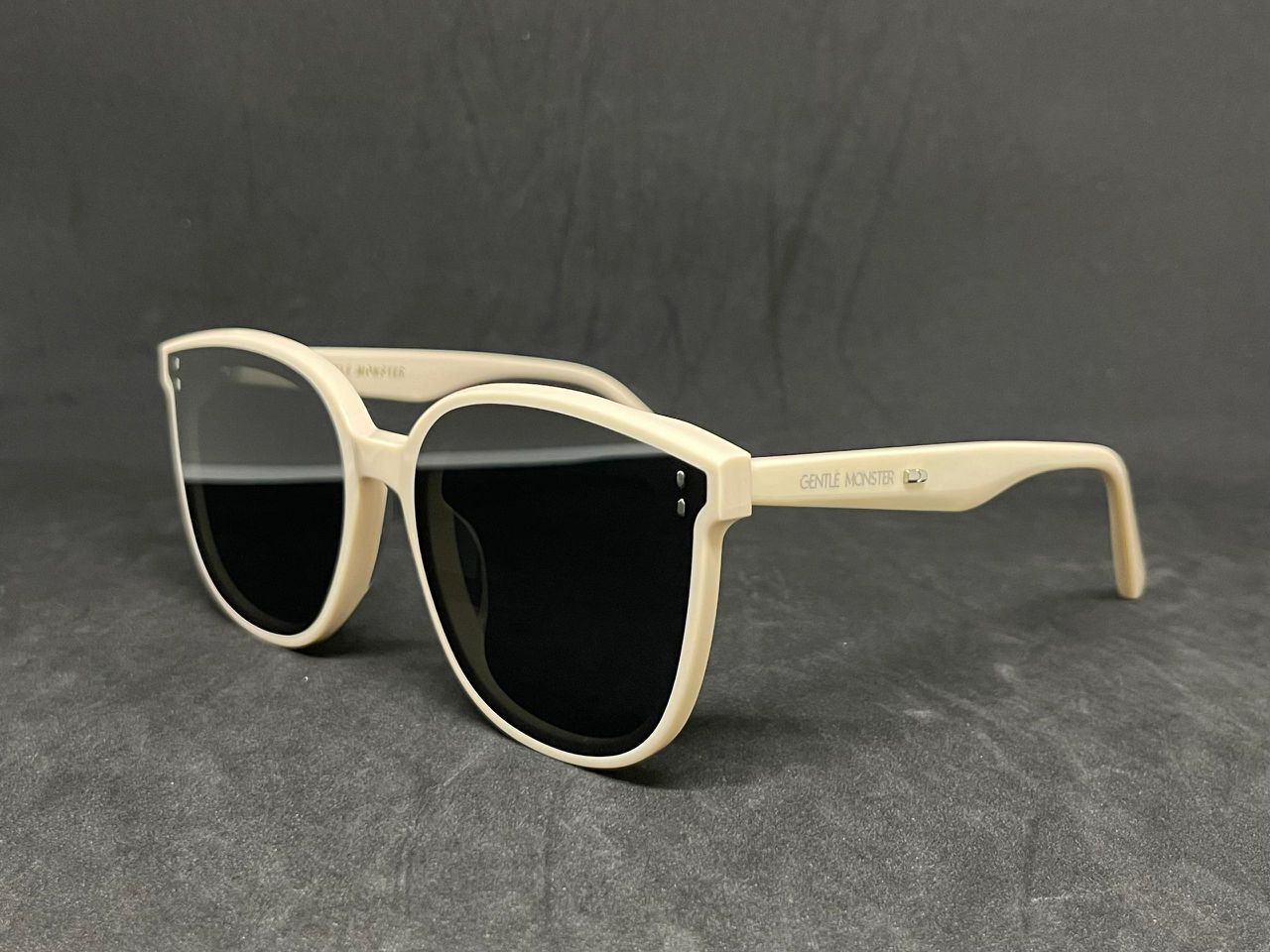 Gentle Monster Rosy White