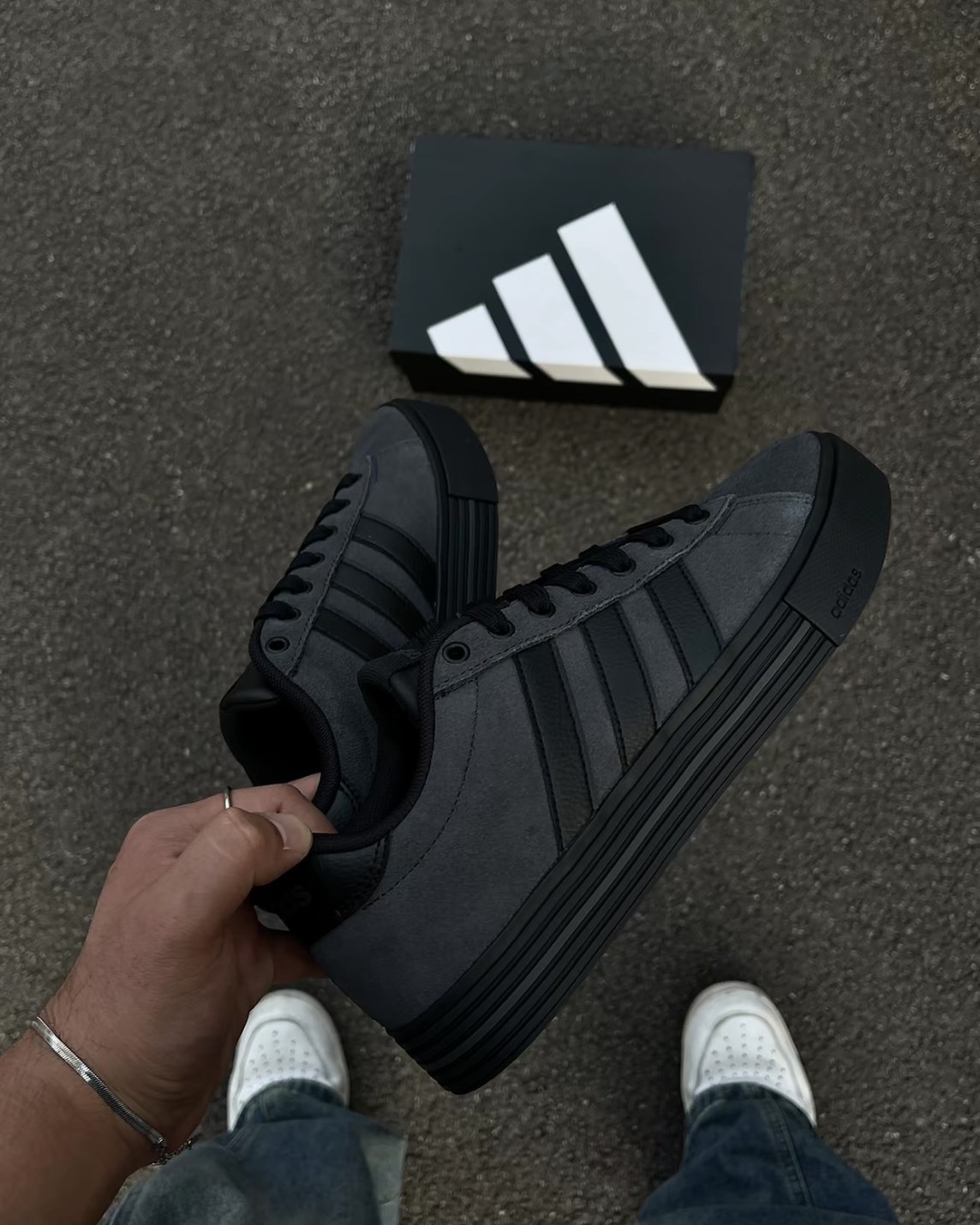 <國外超殺價😎>Adidas Daily 4.0 三線 麂皮 黑底 炭灰