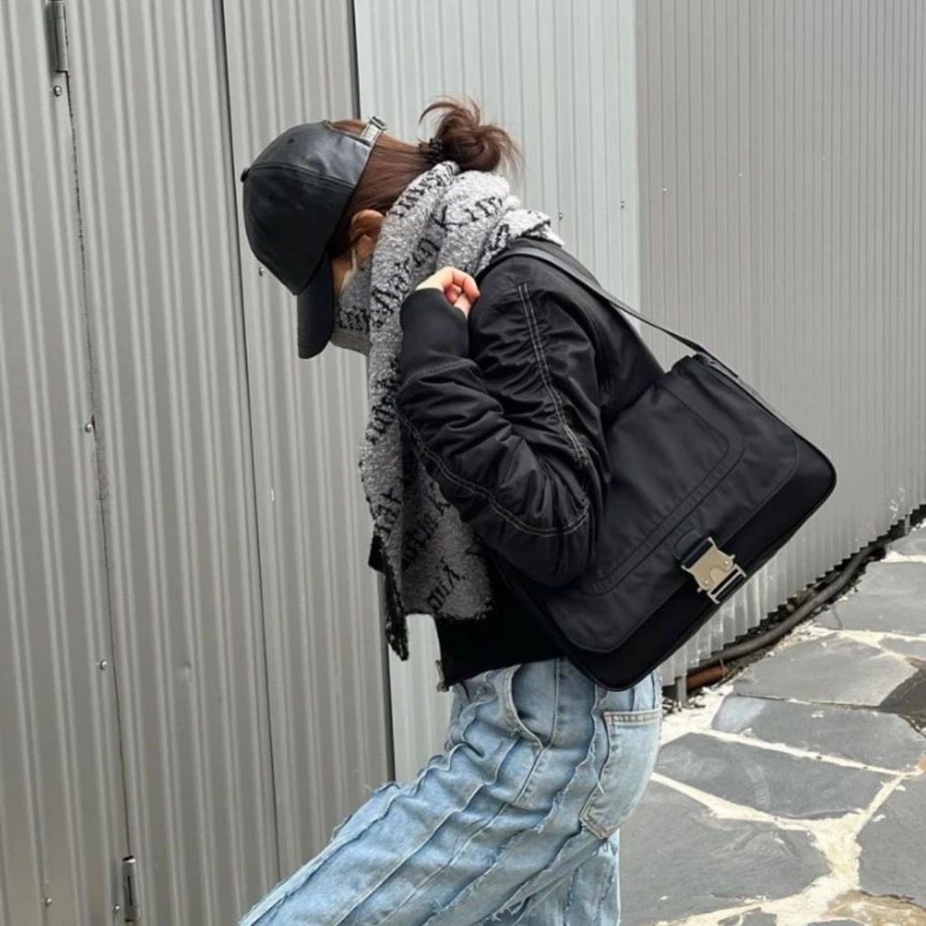 【現貨】MATIN KIM BUCKLE BAG 鎖扣郵差包 2款 06628