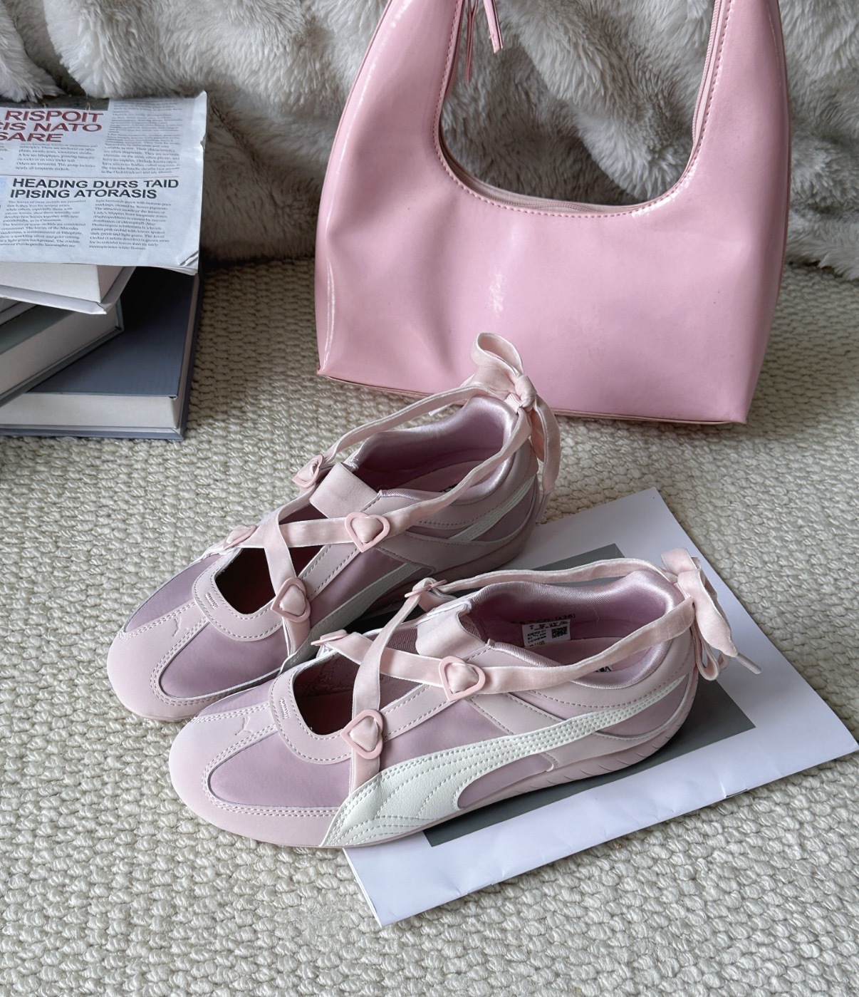 女鞋 PUMA X THE POWERPUFF GIRLS SPEEDCAT GO 飛天小女警 粉色 花花 聯名 蝴蝶結 絨面綁帶 賽車鞋 休閒鞋 瑪莉珍鞋 芭蕾舞鞋【408102-01】