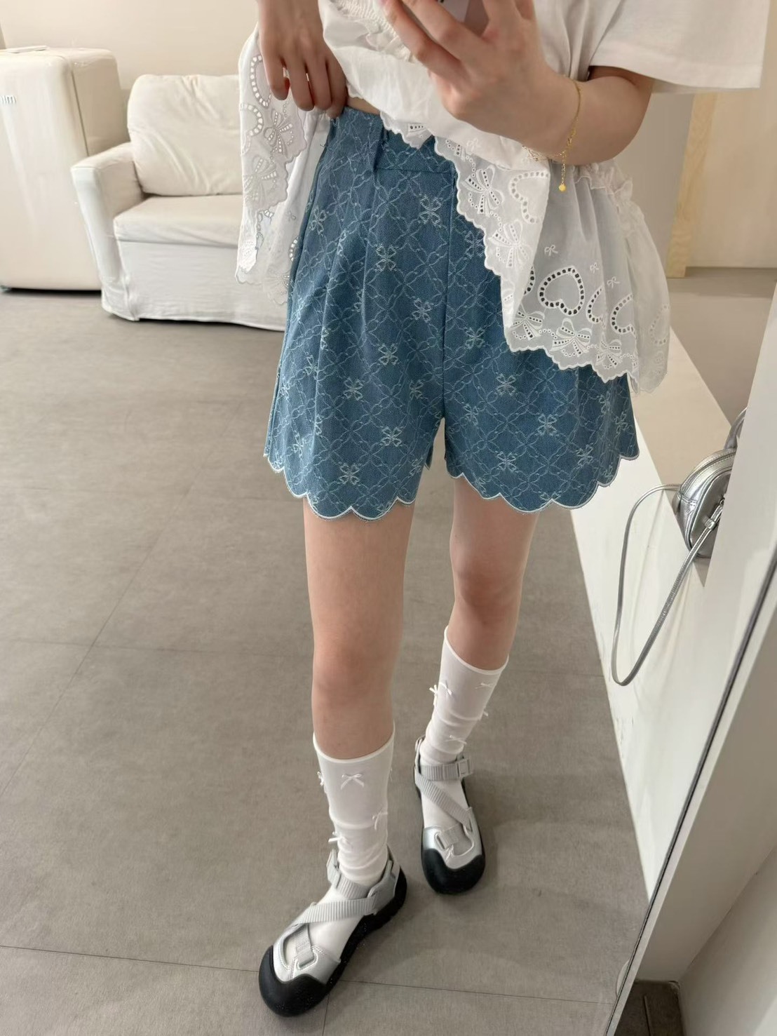 連續花紋花邊牛仔布休閒短褲