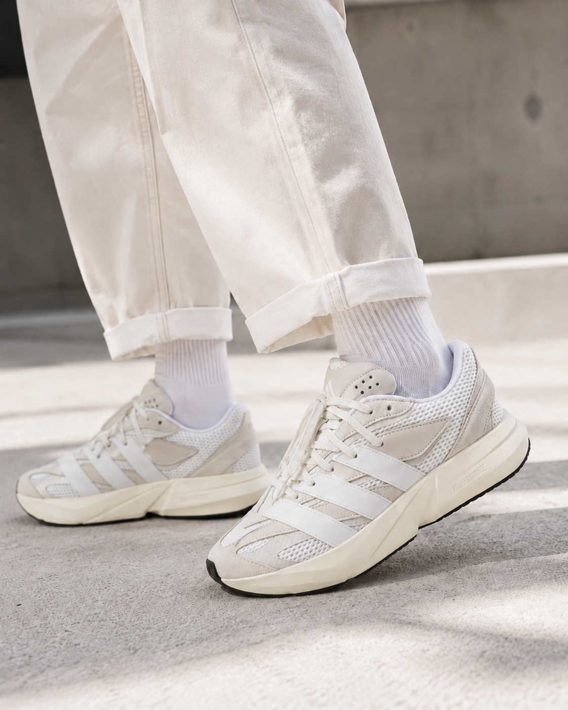 【日本限時連線代購】Adidas Lightstride 舒適 休閒鞋 慢跑鞋 JH6942 米白 無鞋盒