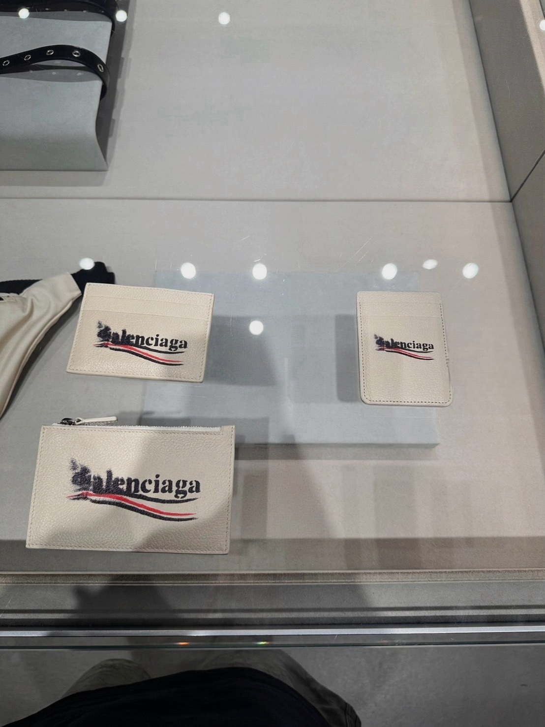 【日本限時連線代購】Balenciaga Explorer Political Stencil 噴漆字體系列 腰包 卡夾