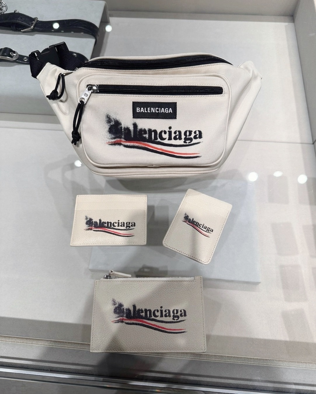 【日本限時連線代購】Balenciaga Explorer Political Stencil 噴漆字體系列 腰包 卡夾