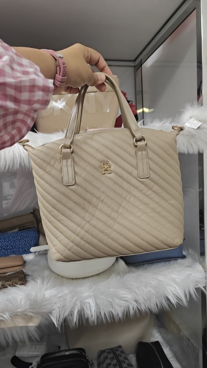 [S] TOMMY HILFIGER KHAKI XW06970-250 SMALL TOTE MONOGRAM, 198296707359 (STH1657)
