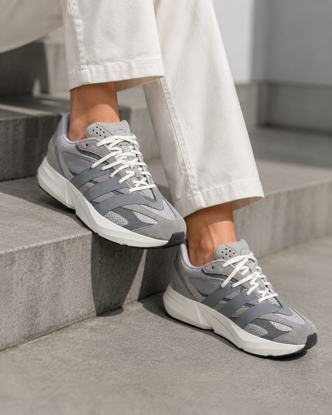 【日本限時連線代購】Adidas Lightstride 舒適 休閒鞋 慢跑鞋  IH8607 灰白 無鞋盒