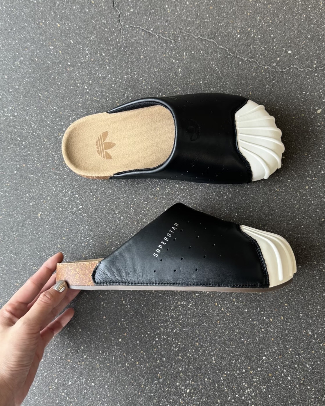 ADIDAS ADIMULE SUPERSTAR 黑奶油 奶油白 黑白 皮革 穆勒鞋 包頭拖鞋 懶人鞋 半拖鞋 男女鞋 LC0411 / 調貨
