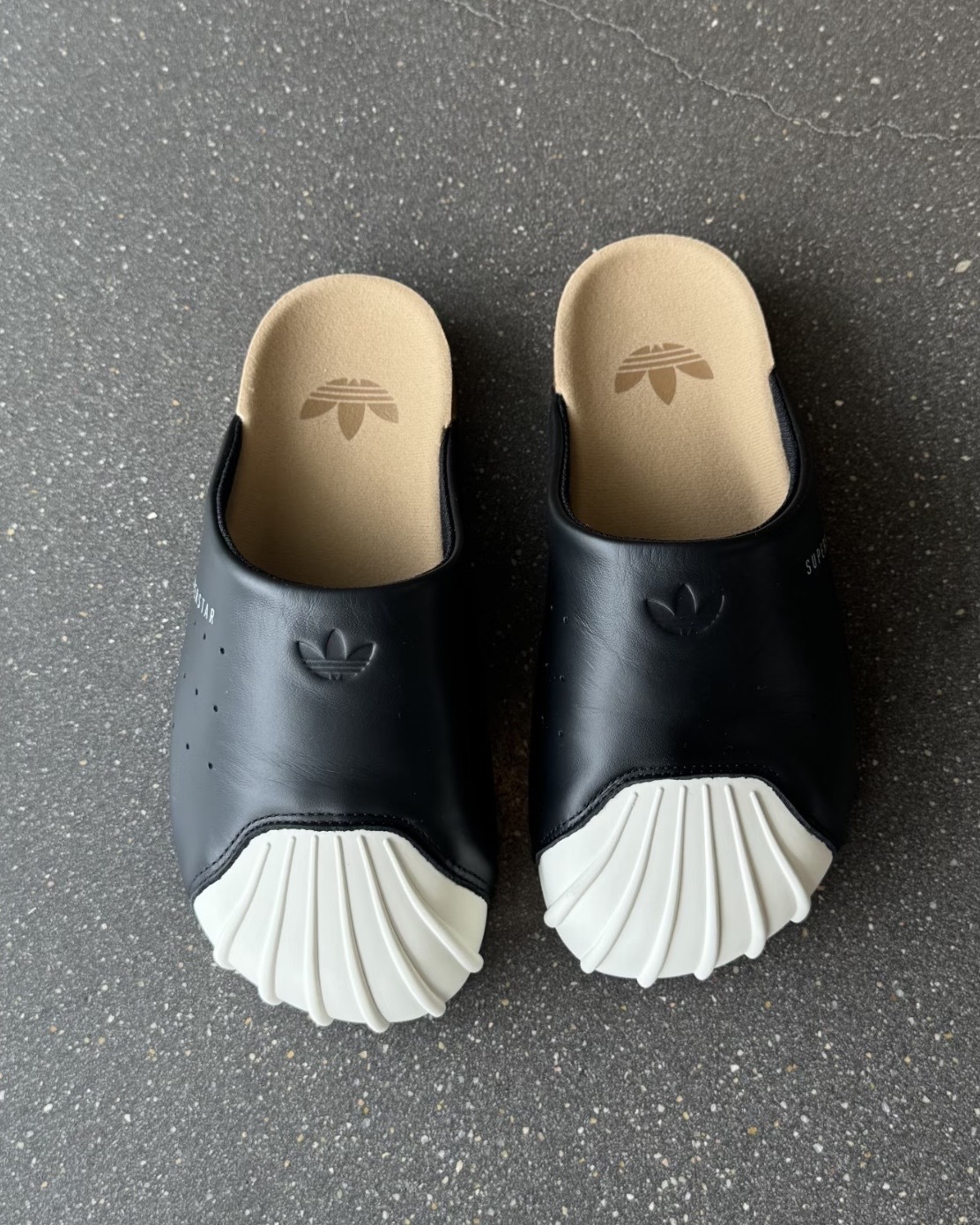 ADIDAS ADIMULE SUPERSTAR 黑奶油 奶油白 黑白 皮革 穆勒鞋 包頭拖鞋 懶人鞋 半拖鞋 男女鞋 LC0411 / 調貨