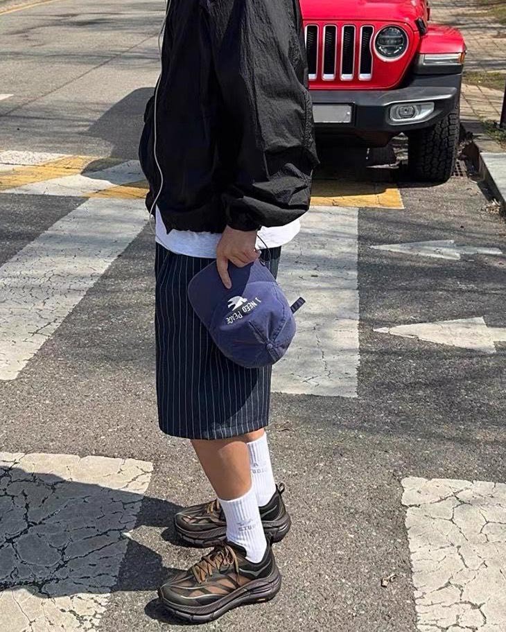 #99096 單寧條紋套裝 藍色褲子 男生室外穿搭照