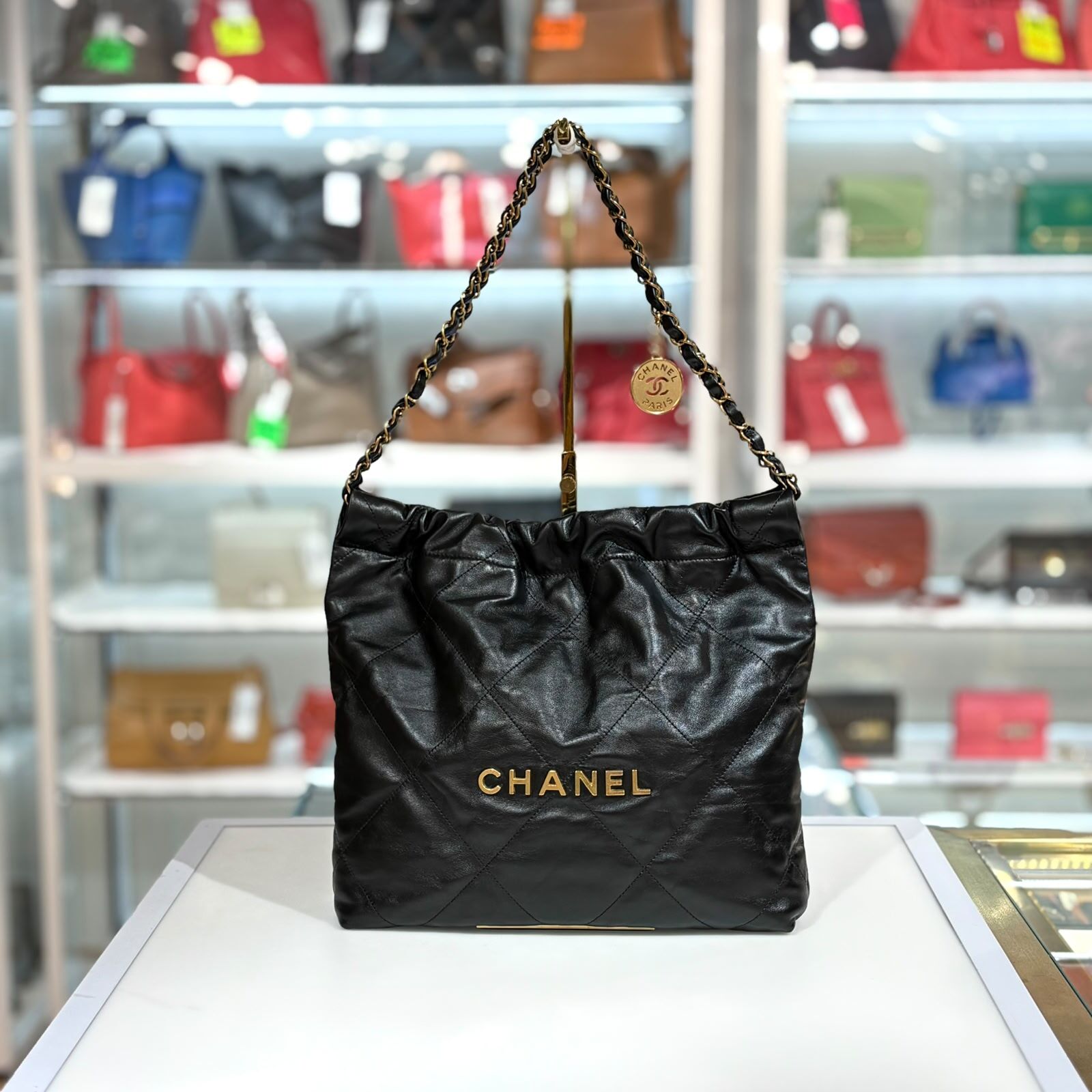 全新CHANEL 22 BAG, 垃圾袋 SMALL AS3261, 黑色小牛皮金字, LOGO CHANEL@晶片#BRAND NEW #香榭站正品