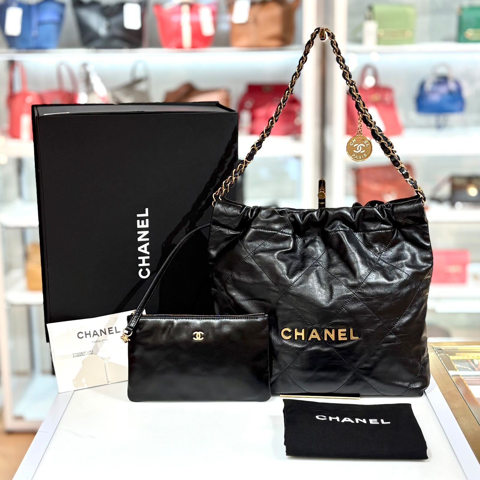 全新CHANEL 22 BAG, 垃圾袋 SMALL AS3261, 黑色小牛皮金字, LOGO CHANEL@晶片#BRAND NEW #香榭站正品