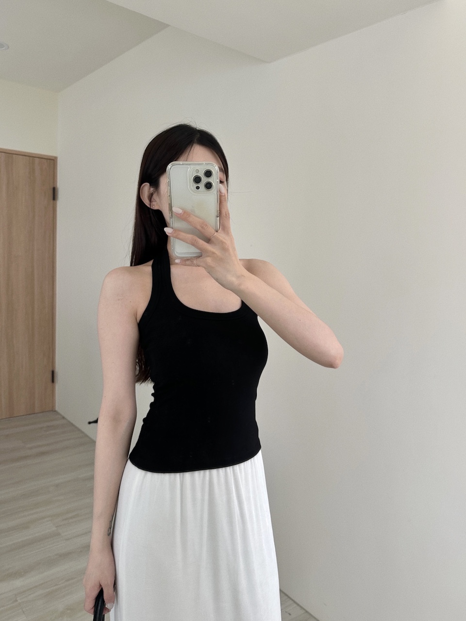 絕對包色！粗肩繞脖Bra Top