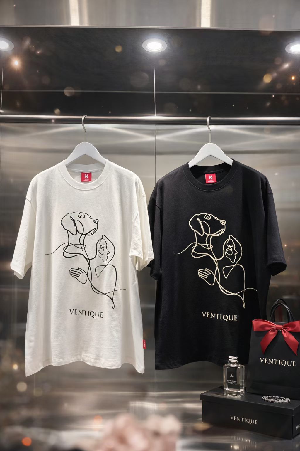 英文字圖案短袖Tee VENTIQUE-104T