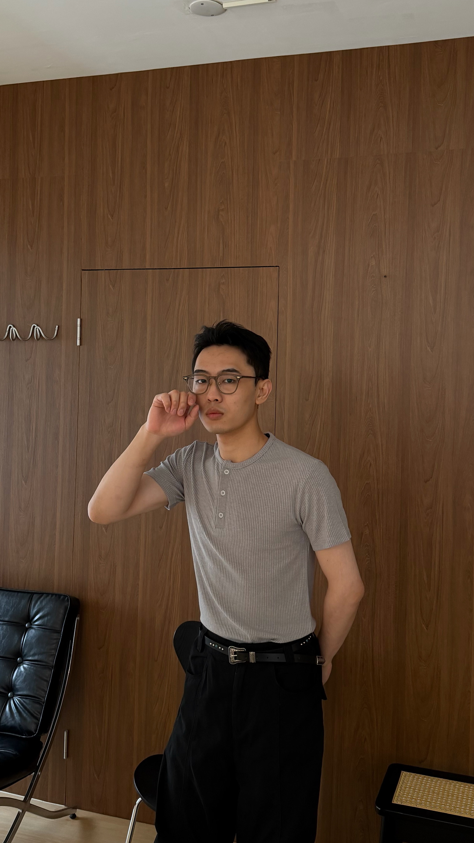 合身坑紋圓領排扣上衣