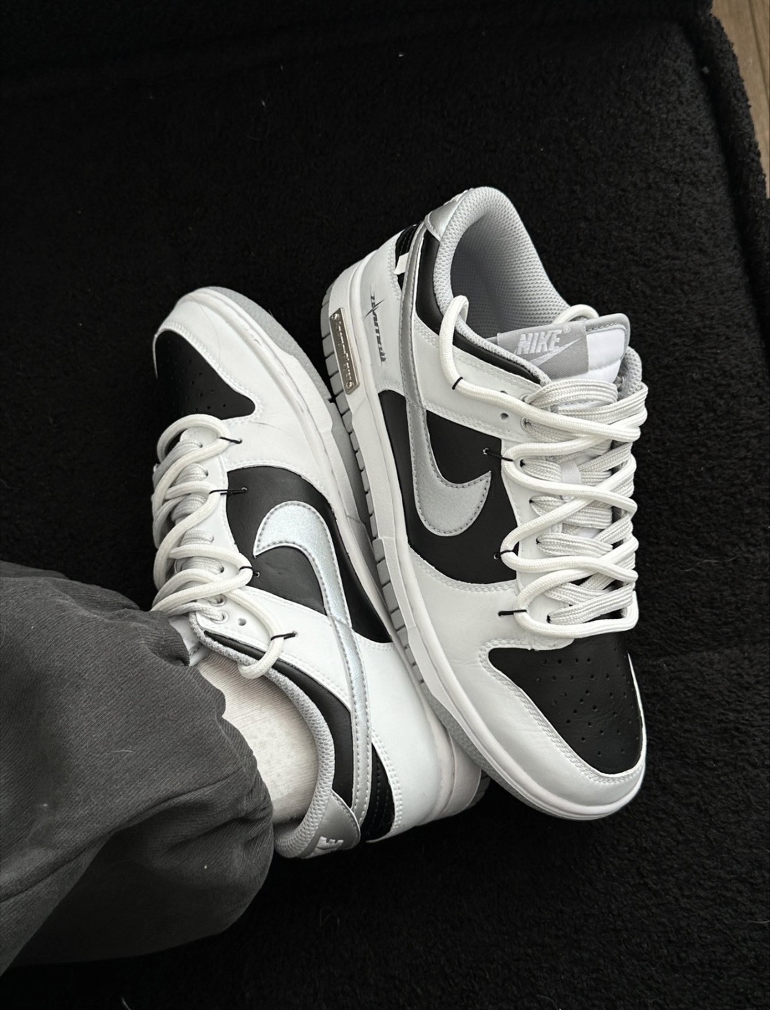 【訂製鞋款】Nike Dunk Low Y2K 反轉 黑白 銀勾 訂製 休閒鞋 DD1503-103(Team1045-星黎)