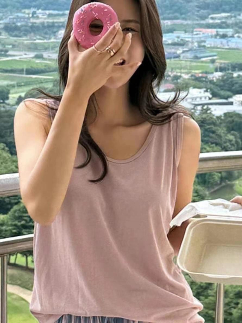 清爽自在的親膚莫代爾蜜桃絲無袖背心
