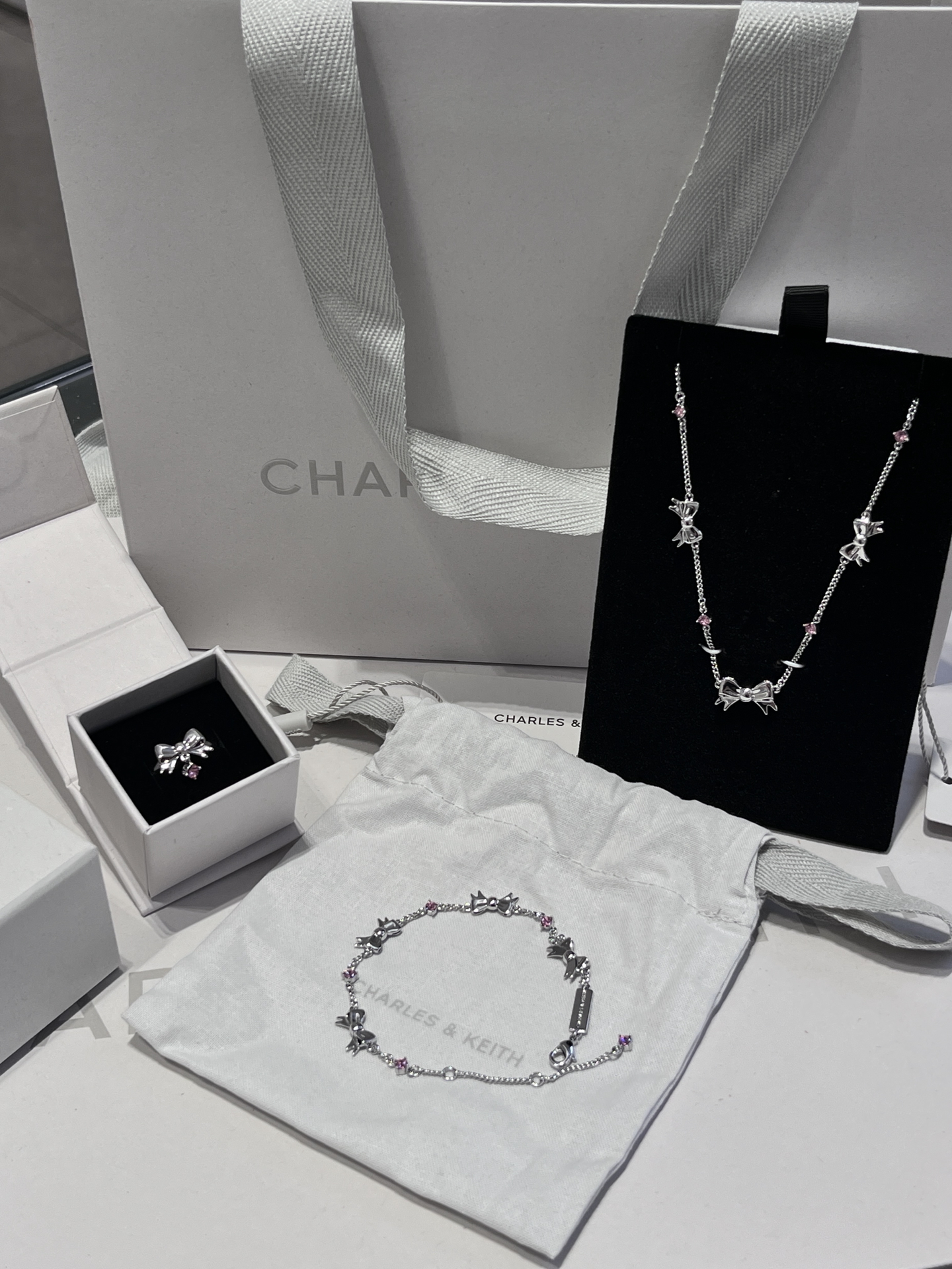 代購-CHARLES&KEITH 小ck 蝴蝶結系列 鑲鑽 項鍊 粉紅色Pink
