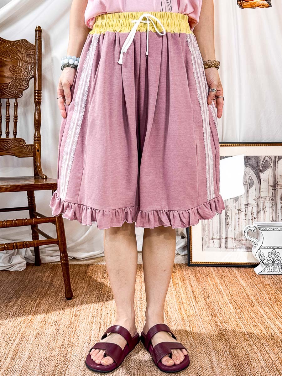 【5/6-7/6限時優惠】橡根腰束繩．腰位拼色．兩旁LACE腳位RUFFLE．COTTON料裙褲 (有袋)