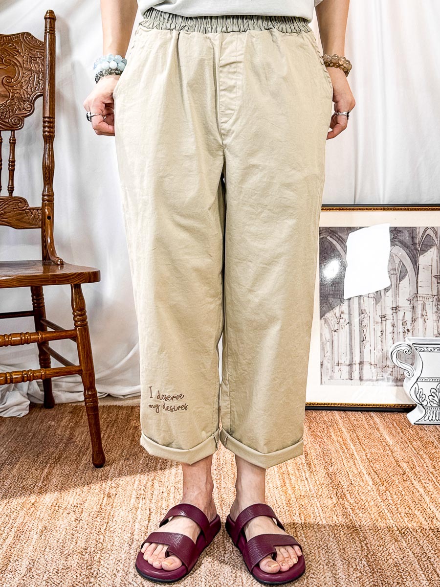 【5/6-7/6限時優惠】橡根腰．單邊腳位 英文字刺繡．扯布料 直腳褲 (有袋)