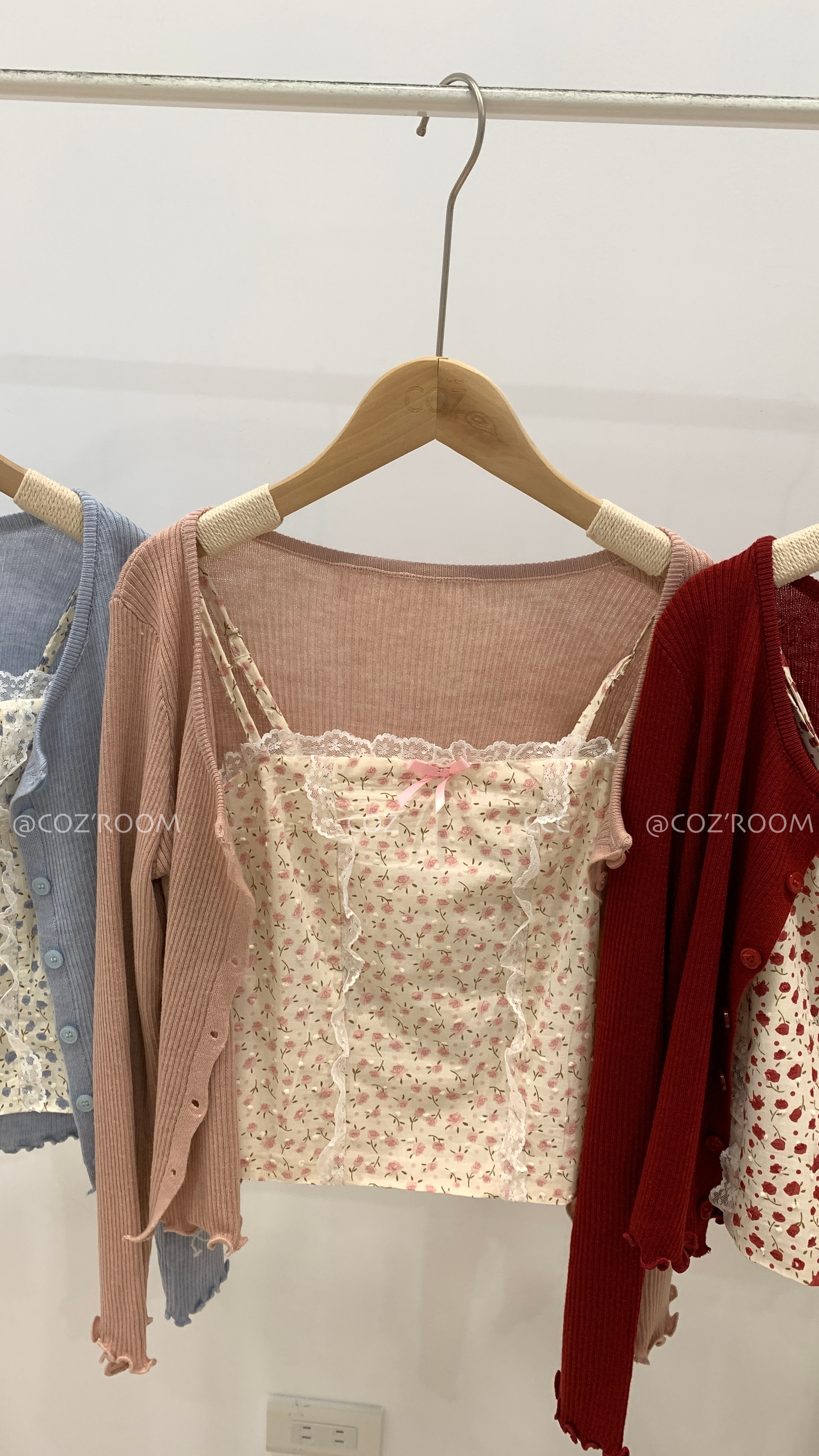 現貨 (1+1) 蕾絲小碎花細肩上衣 + 針織外套 SET_7703