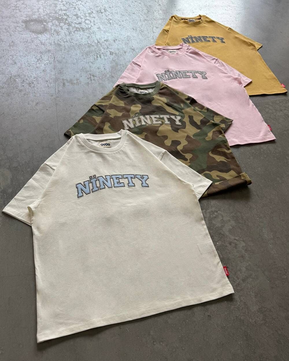 【9090】0606發售新品 NINETY Arch Logo Studded Tee
