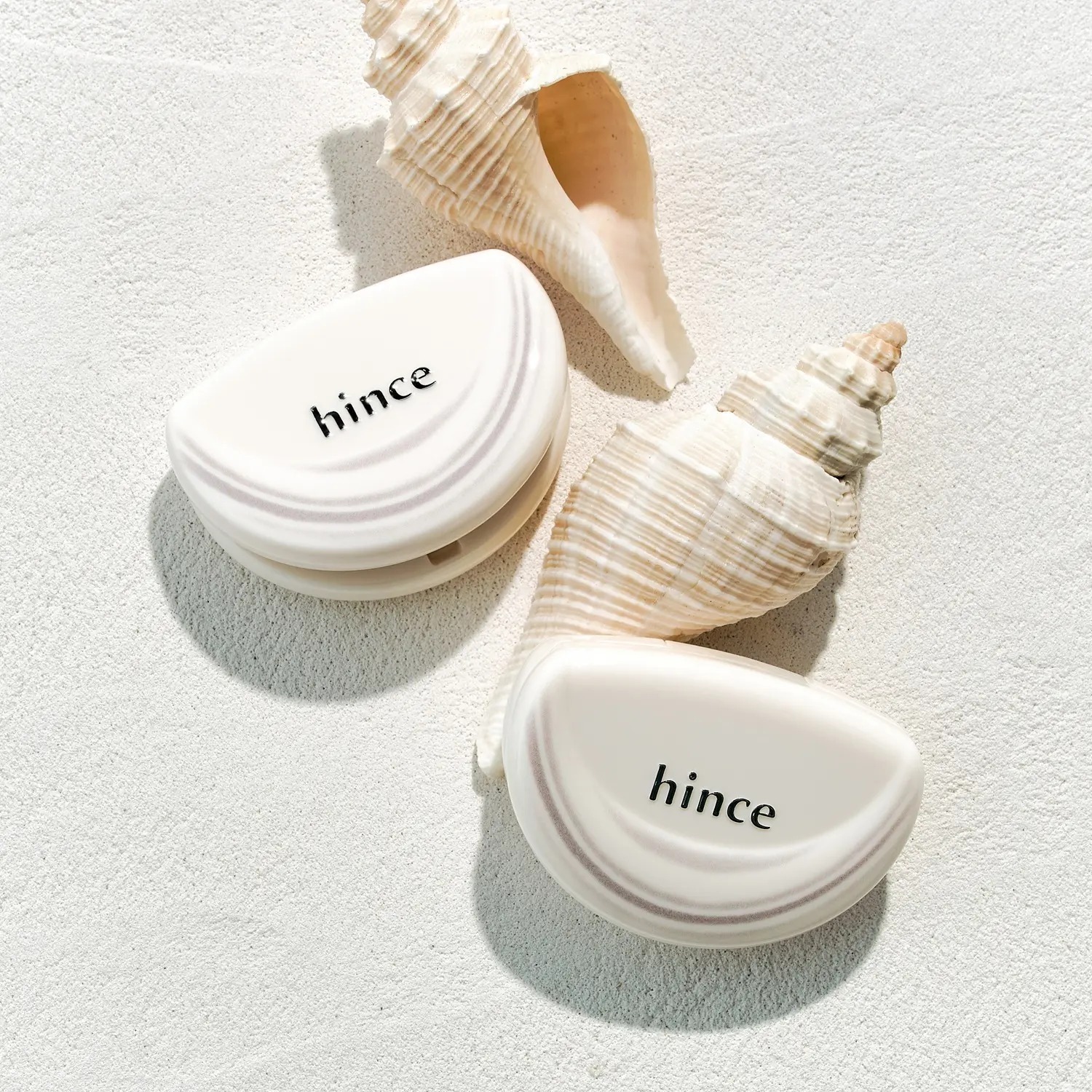 [ hince ] Half Moon Cheek