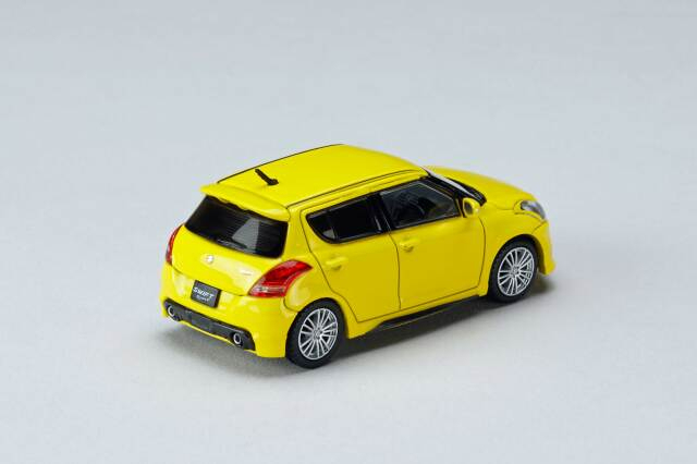[預訂] Hobby Japan 1/64 鈴木 SWIFT SPORT ZC32S GENUINE AERO PARTS 競技黃
