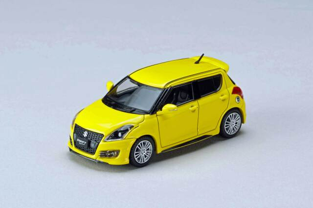 [預訂] Hobby Japan 1/64 鈴木 SWIFT SPORT ZC32S GENUINE AERO PARTS 競技黃
