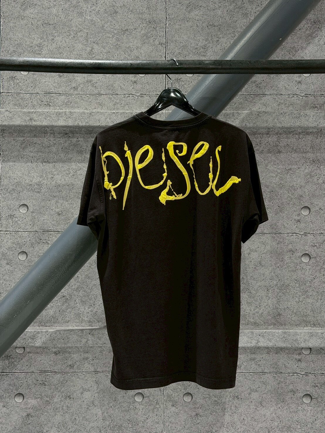 現貨折扣 DIESEL 正面金屬D Logo 蠟燭字體 水洗黑短袖 T