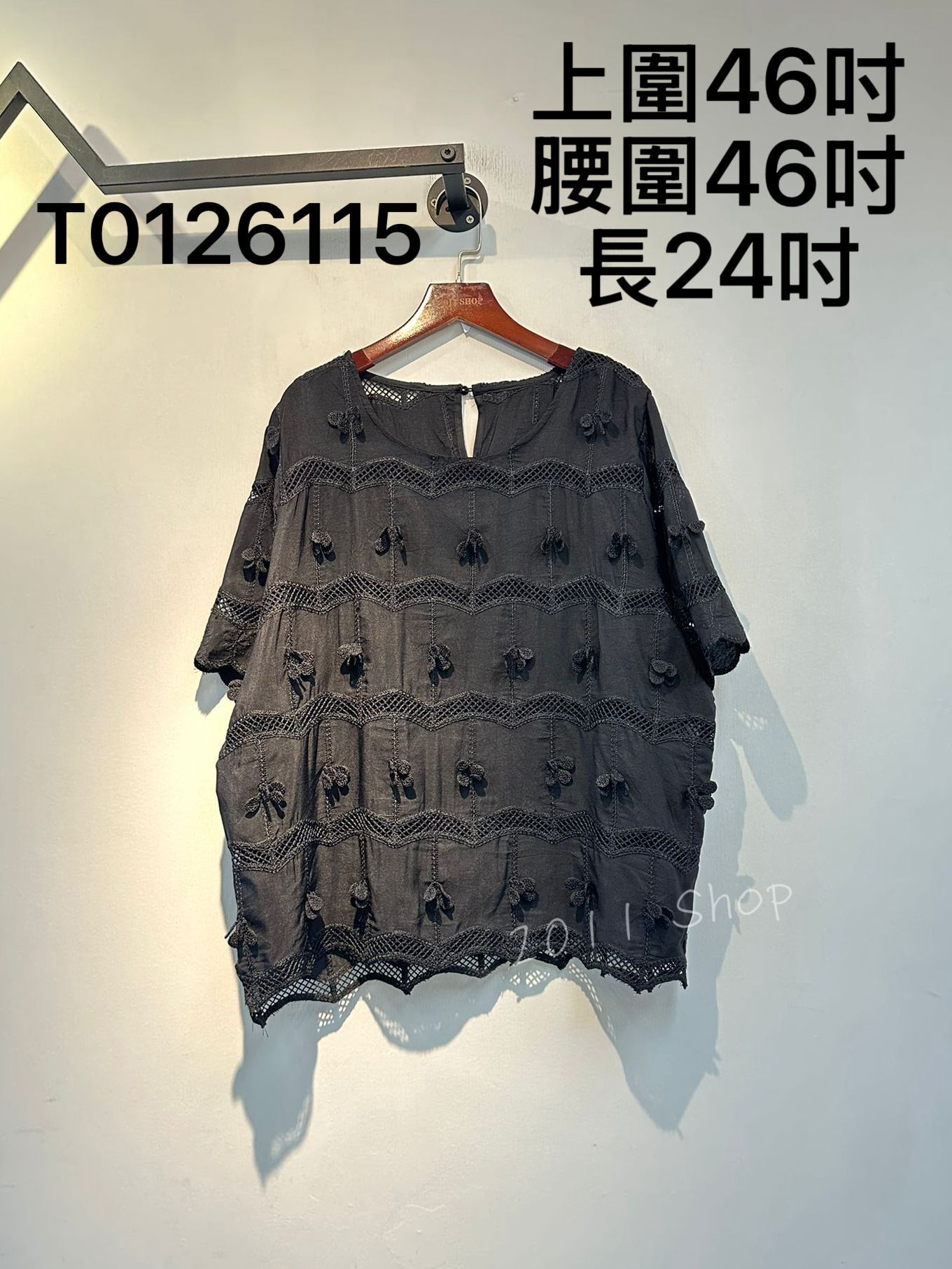 鏤空波浪立體蝴蝶結TOP  上圍46吋 腰圍46吋 長24吋  T0126115