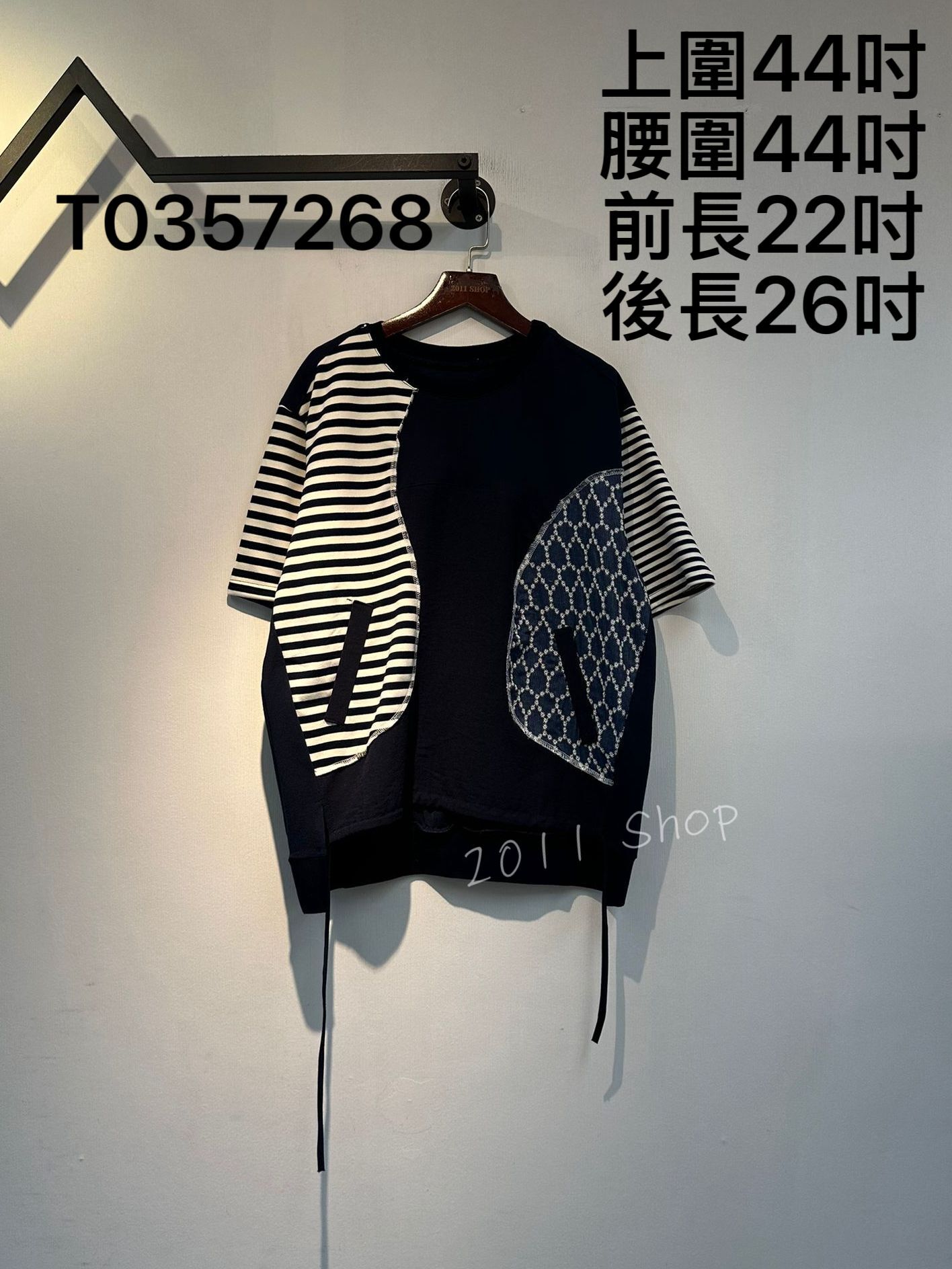 小花花刺繡牛仔拼布橫間特色TOP  上圍44吋 腰圍44吋 前長22吋 後長26吋  T0357268