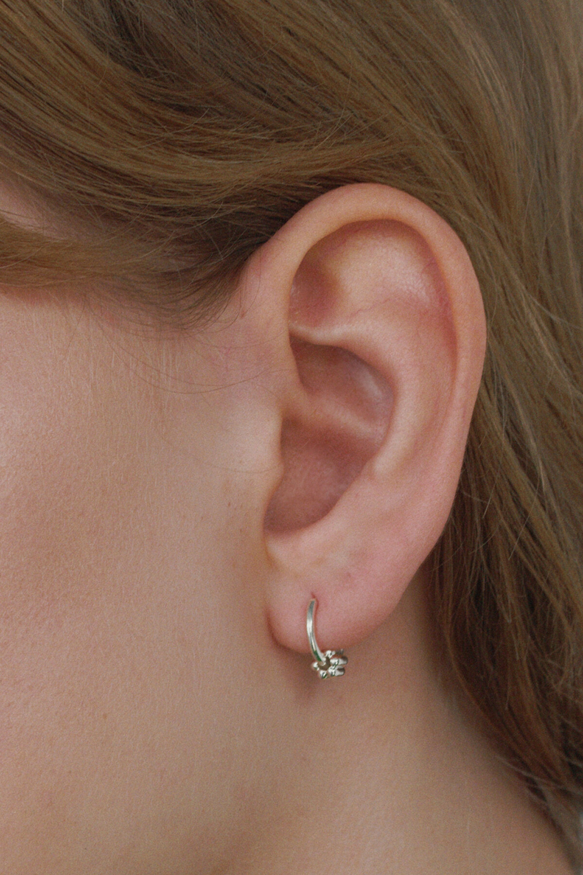 MONDAY EDITION CANELE HOOP EARRINGS SLIVER MWER251001SV