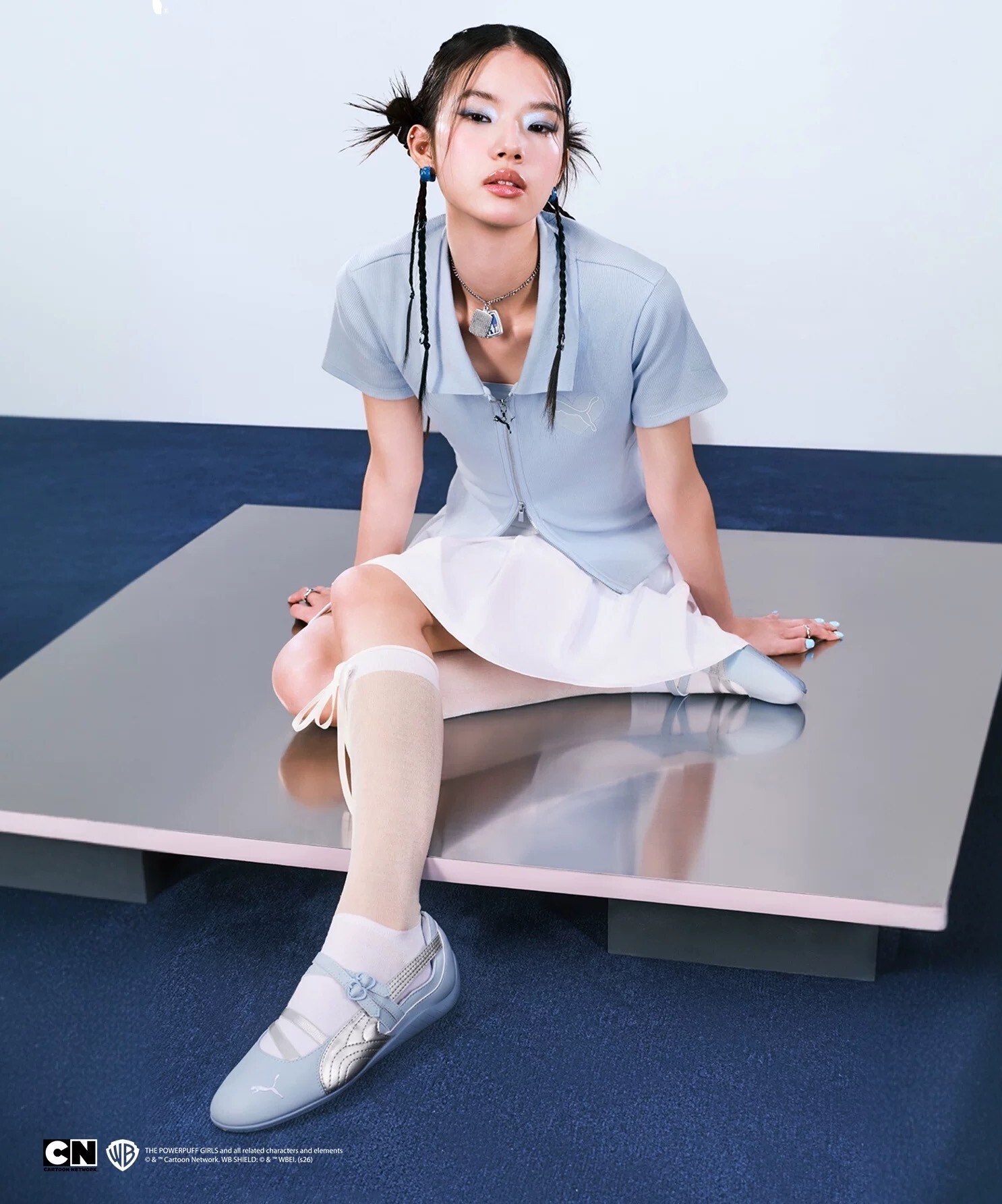 女款 PUMA X THE POWERPUFF GIRLS 飛天小女警 藍 灰 聯名 修身 拉鍊 POLO 短袖 短TEE【637466】
