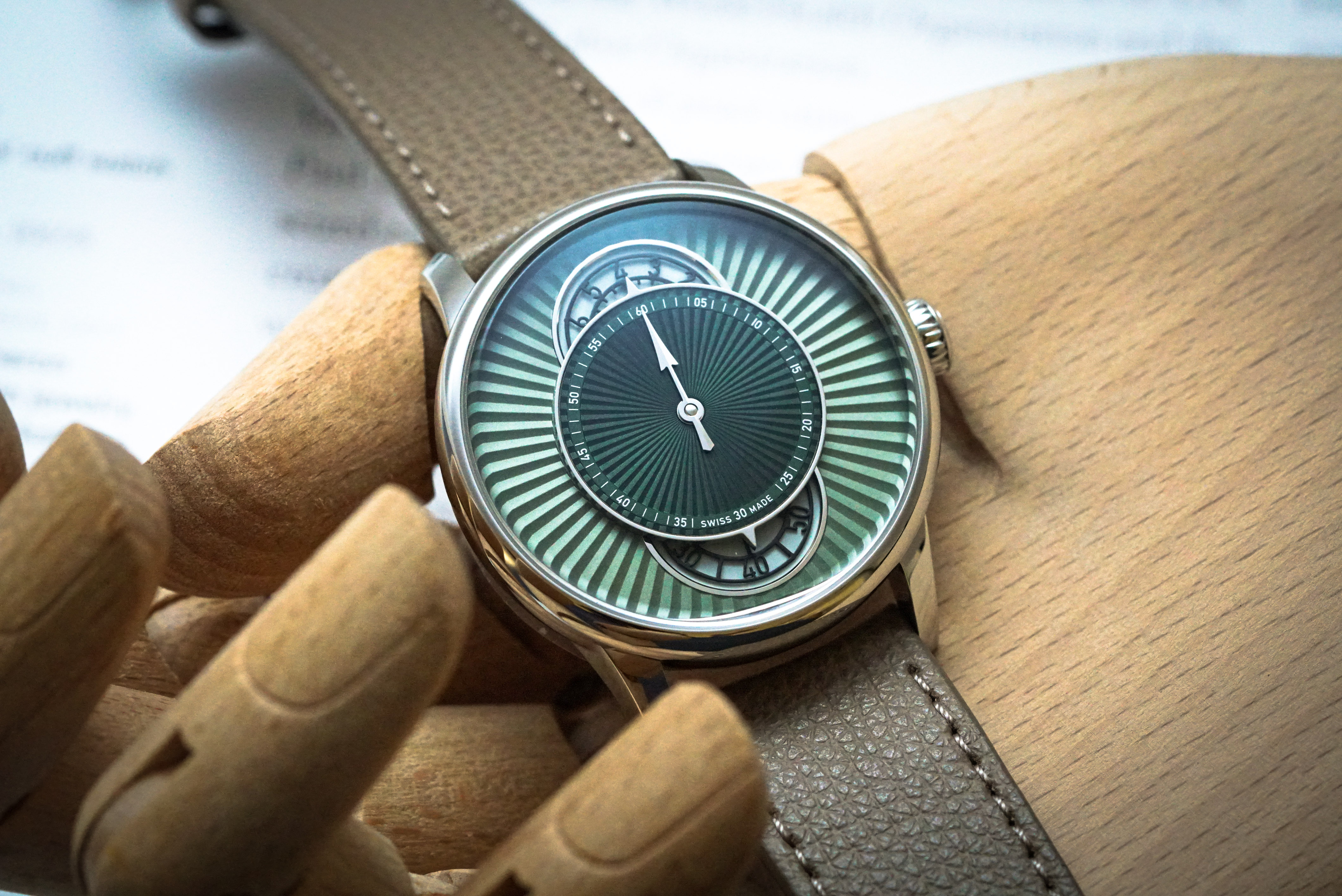 Louis Erard,藝術大師系列,Métiers d‘Art,Le Régulateur Esprit Flinqué Green, fluted sunray,調節器,規範式指針,三針一線腕錶,綠色