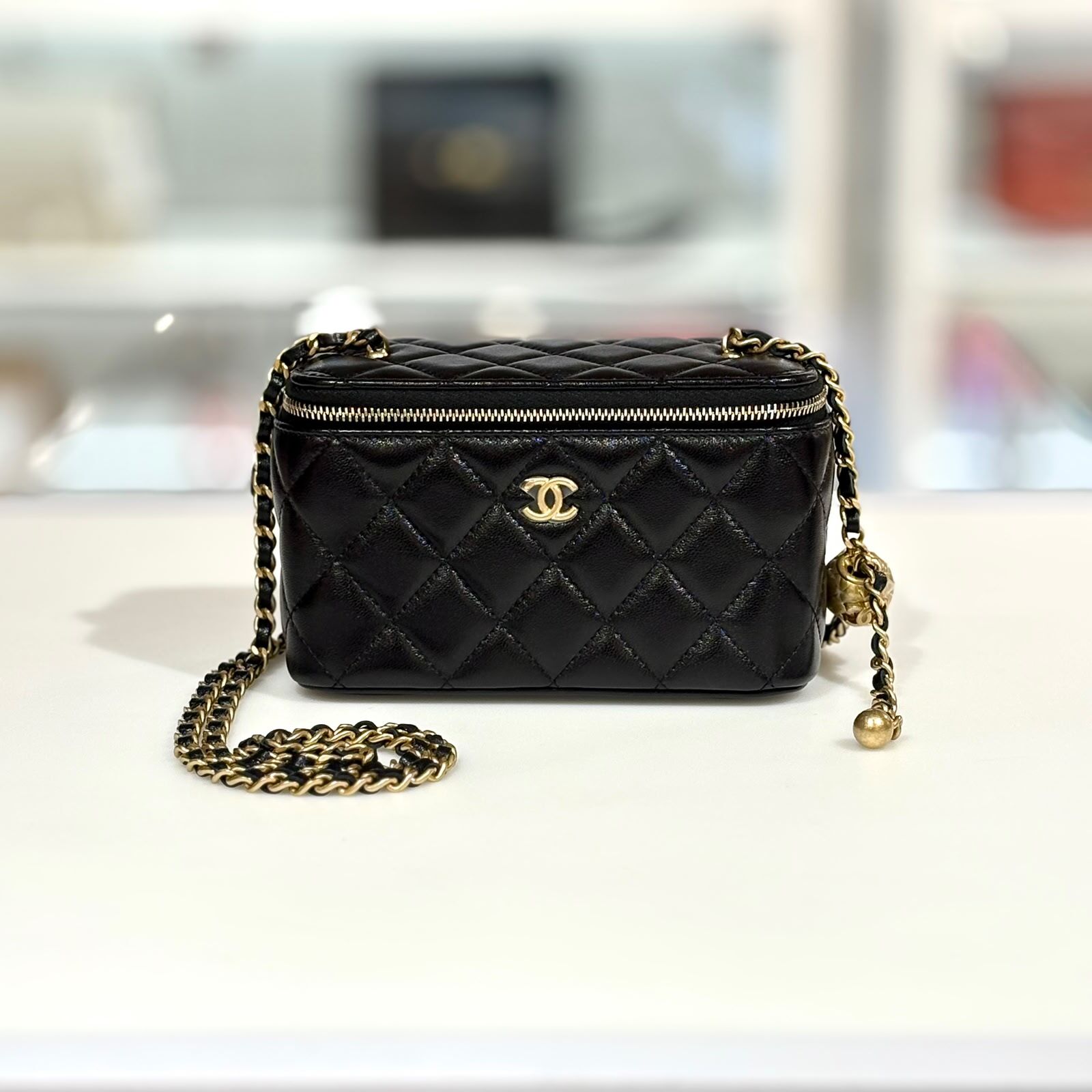 全新CHANEL黑色羊皮 金球長盒子連鏡化妝盒 #BRAND NEW #香榭站正品