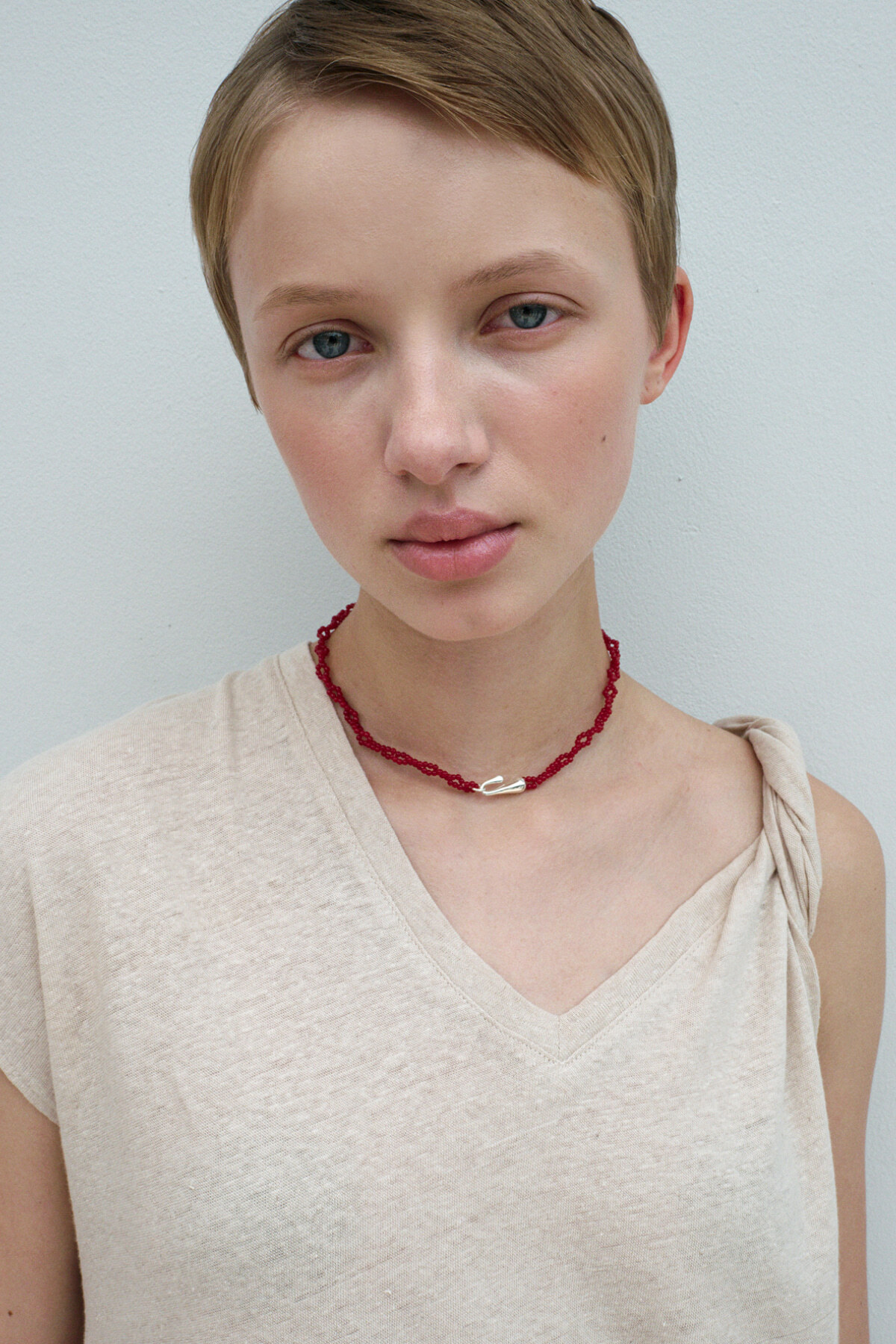 MONDAY EDITION PETITE PLUMERIA NECKLACE RED MWNL250510RE