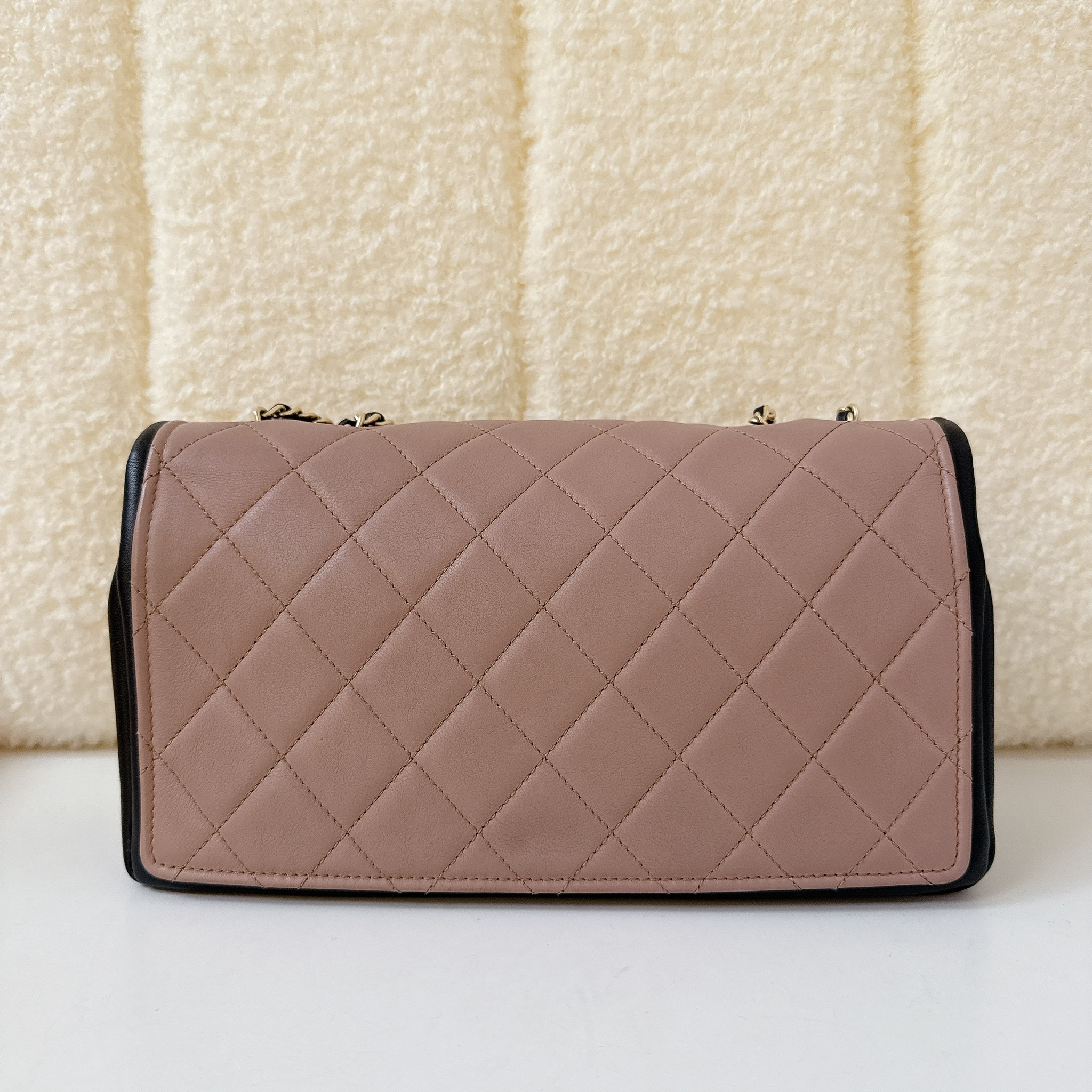 Chanel Classic Flap Bag - Nude Pink / GHW
