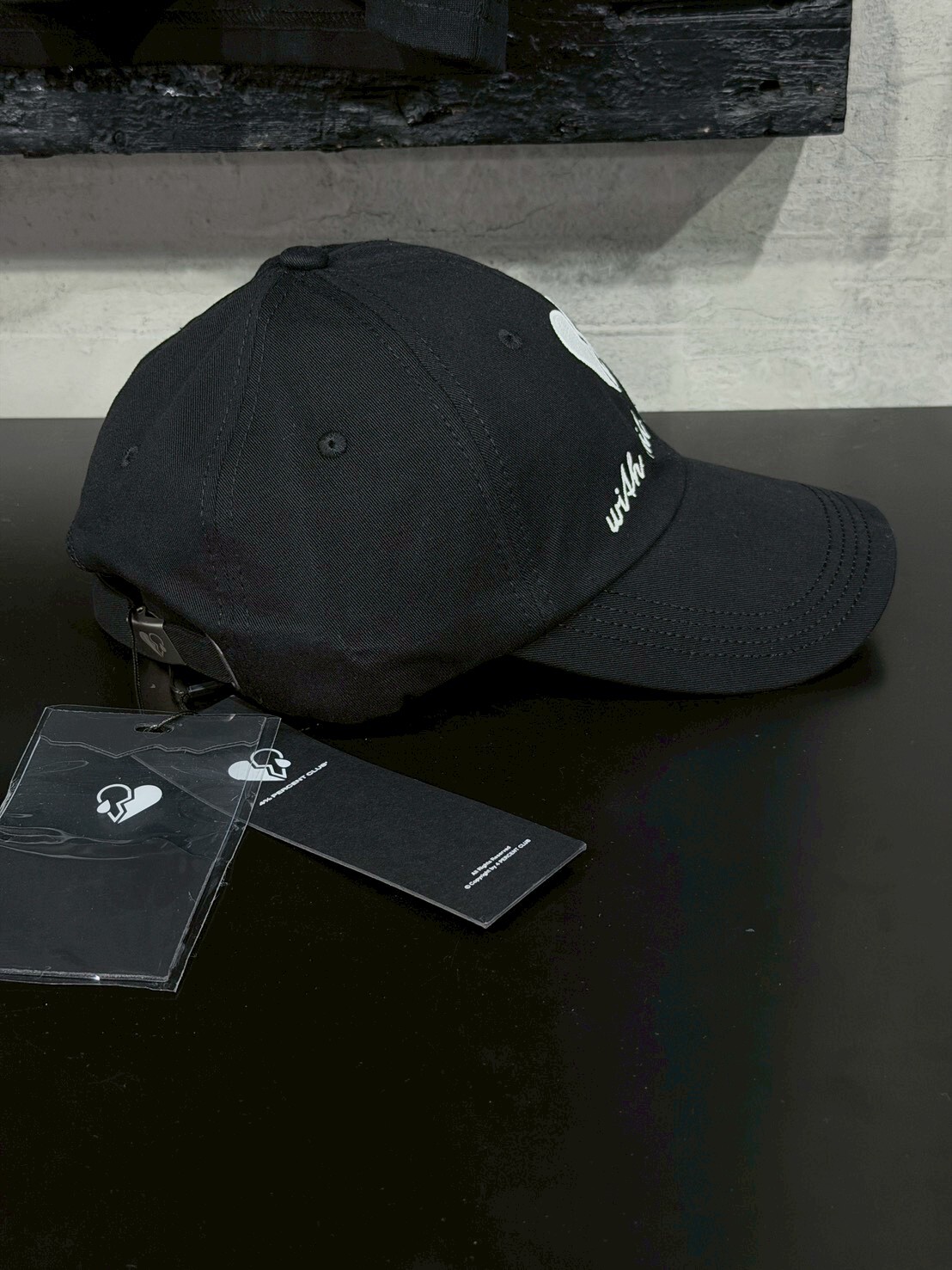 4 PERCENT 4% x NiL 限量聯名 質感刺繡 心碎Logo 黑白老帽 棒球帽