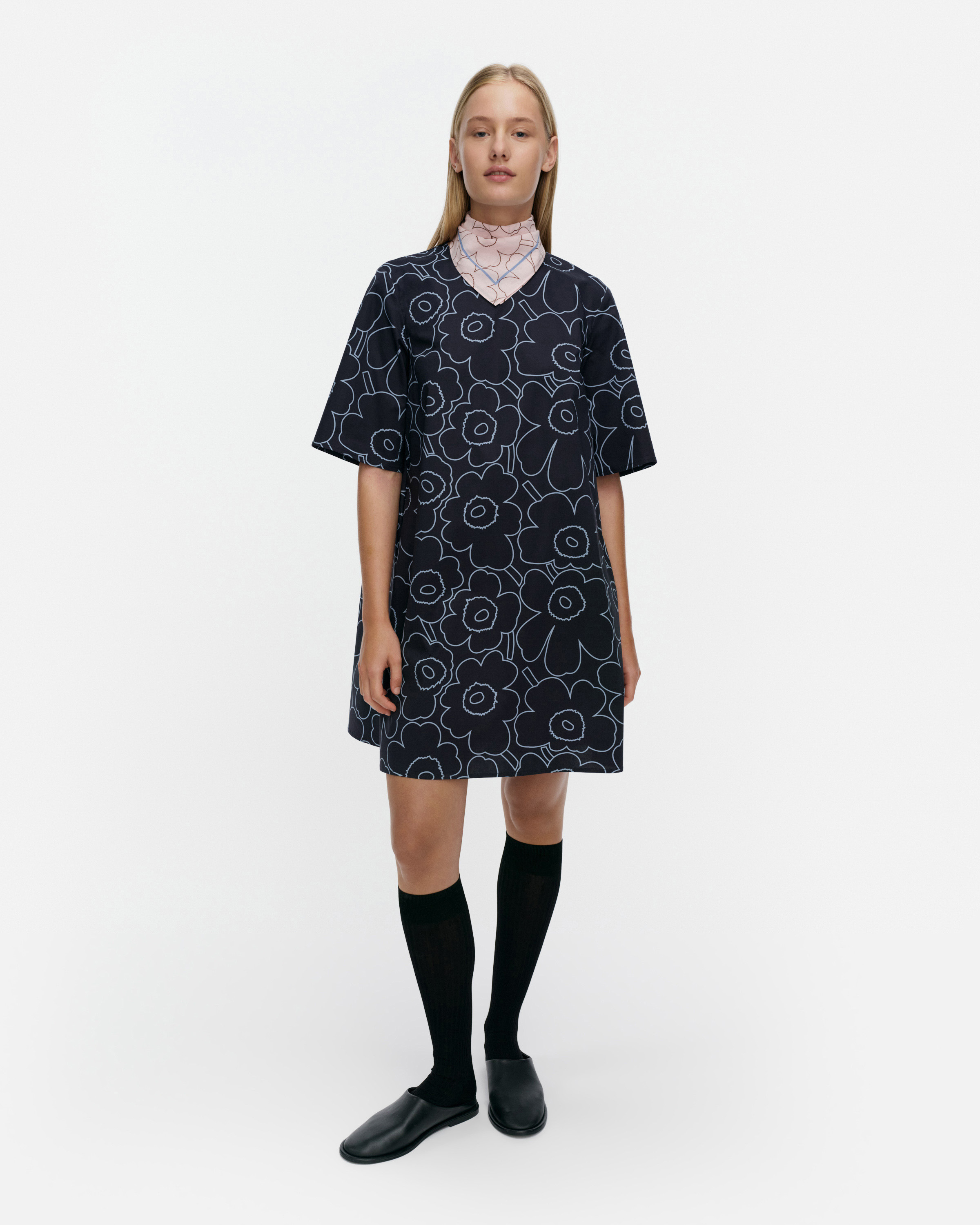Kukkiva Piirto Unikko 洋裝