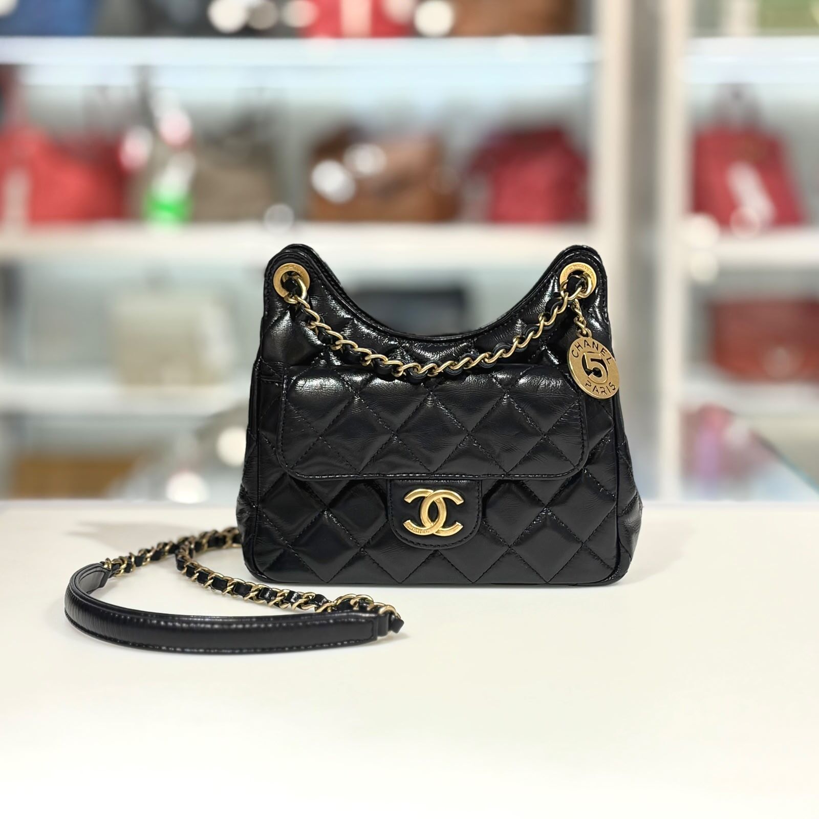 全新CHANEL HOBO SMALL NAVY 午夜藍復古金扣油蠟皮流浪包 #BRAND NEW #香榭站正品