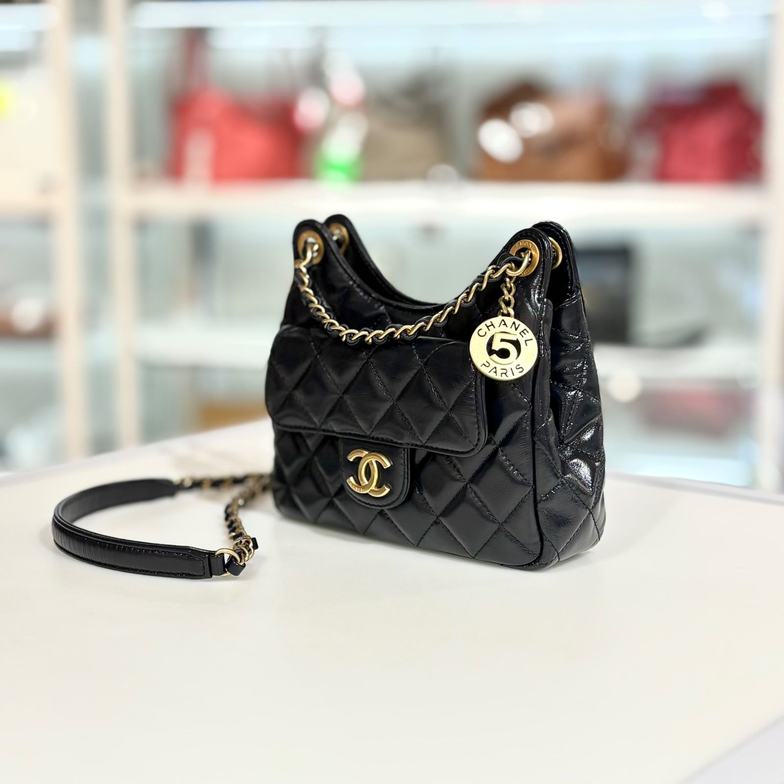 全新CHANEL HOBO SMALL NAVY 午夜藍復古金扣油蠟皮流浪包 #BRAND NEW #香榭站正品