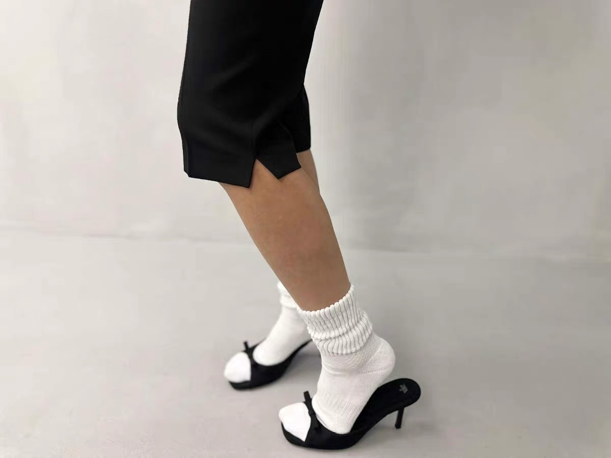 經典黑顯瘦感及膝西裝短褲