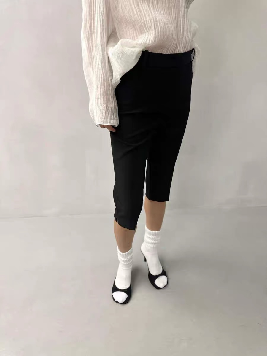經典黑顯瘦感及膝西裝短褲