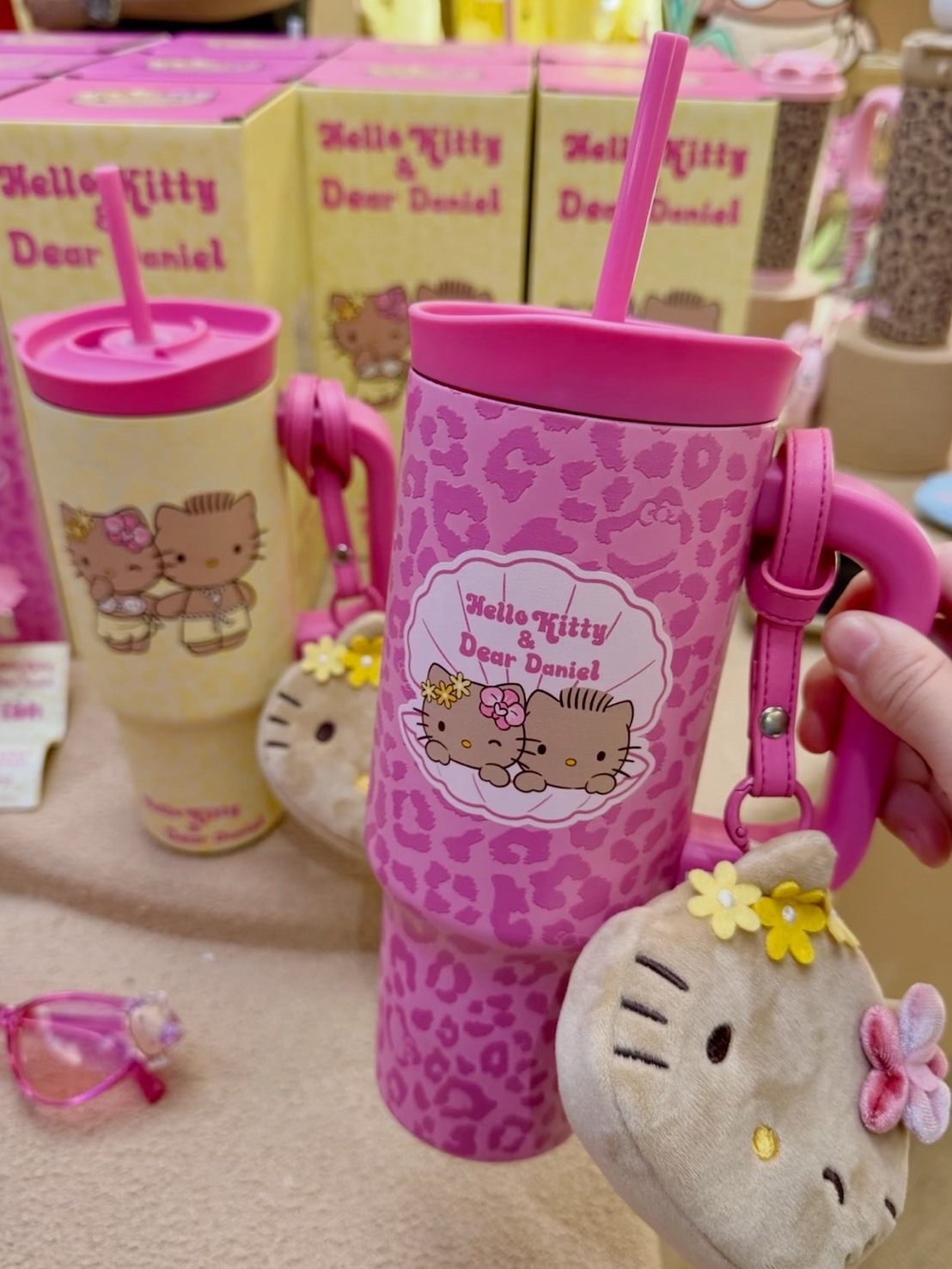 野獸派 HELLO KITTY 聯名款 巨無霸 不鏽鋼 吸管保溫杯 含MINI收納包掛 900ML