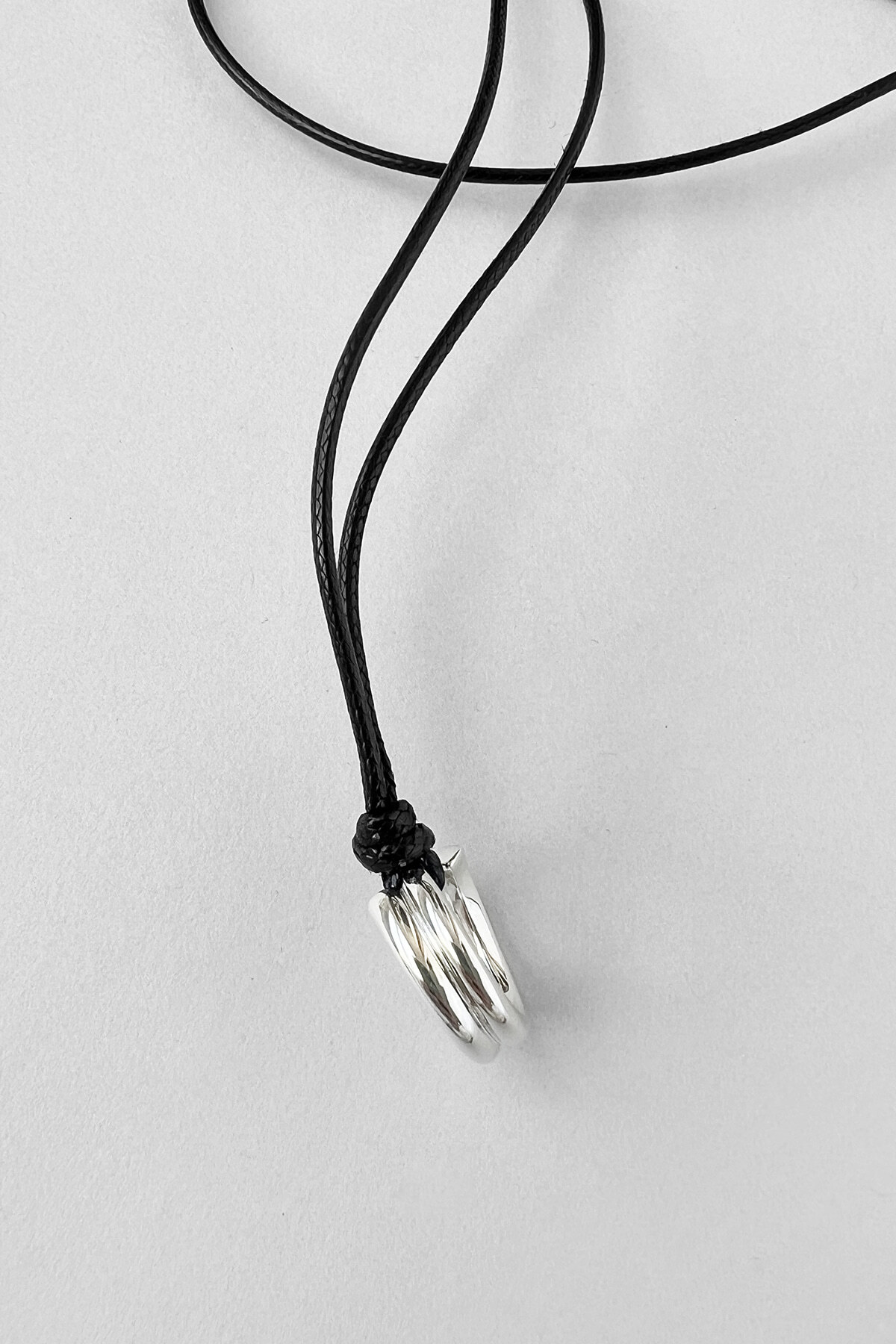 MONDAY EDITION SILENT LOOP STRING NECKLACE SLIVER MWNL250712SV