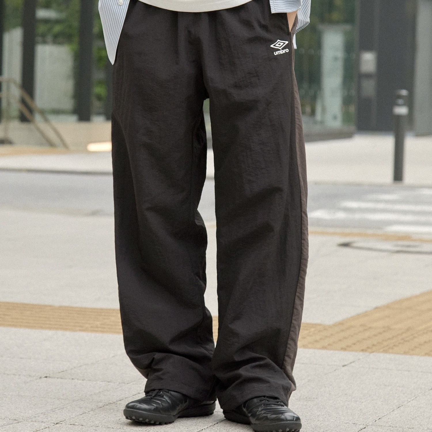UMBRO 側線條 寬鬆 直筒 尼龍褲 三色 103509221