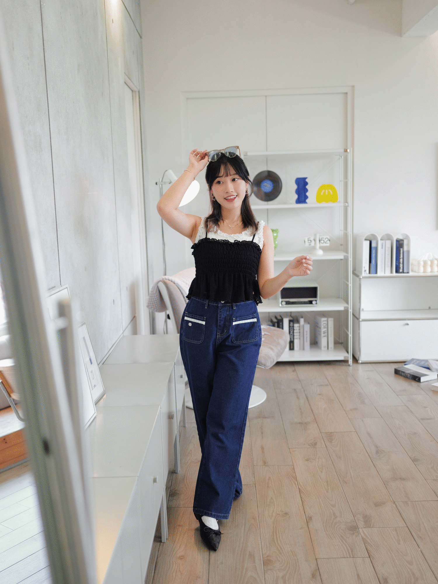 兩色 / 法式蕾絲仿貼袋牛仔長褲 / Lace-Trim Faux Pocket Straight Jeans