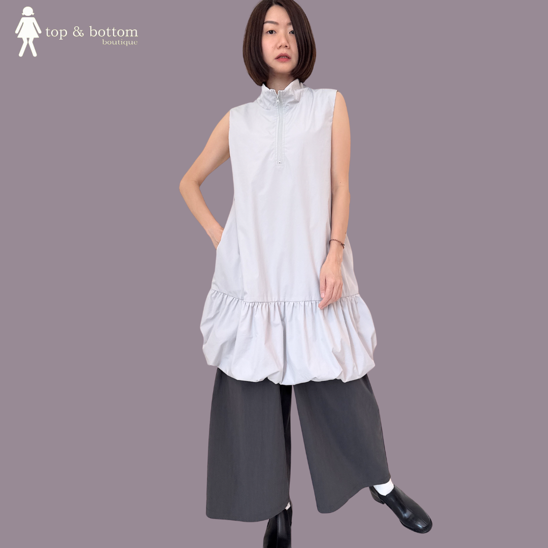 SLEEVELESS HIGH NECK ZIPPED BUBBLE DRESS