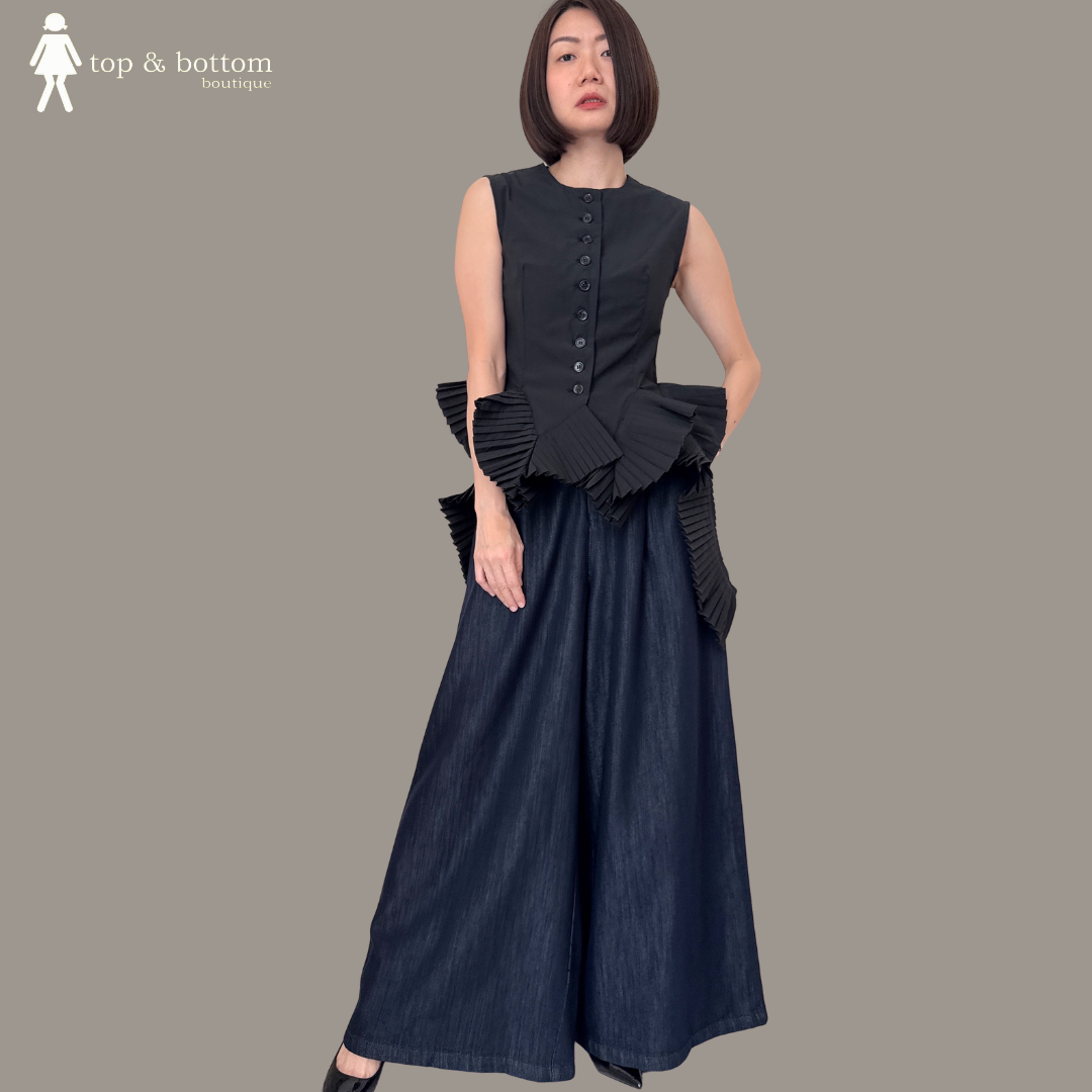 SLEEVELESS BUTTON BLOUSE WITH PLEATED HEM