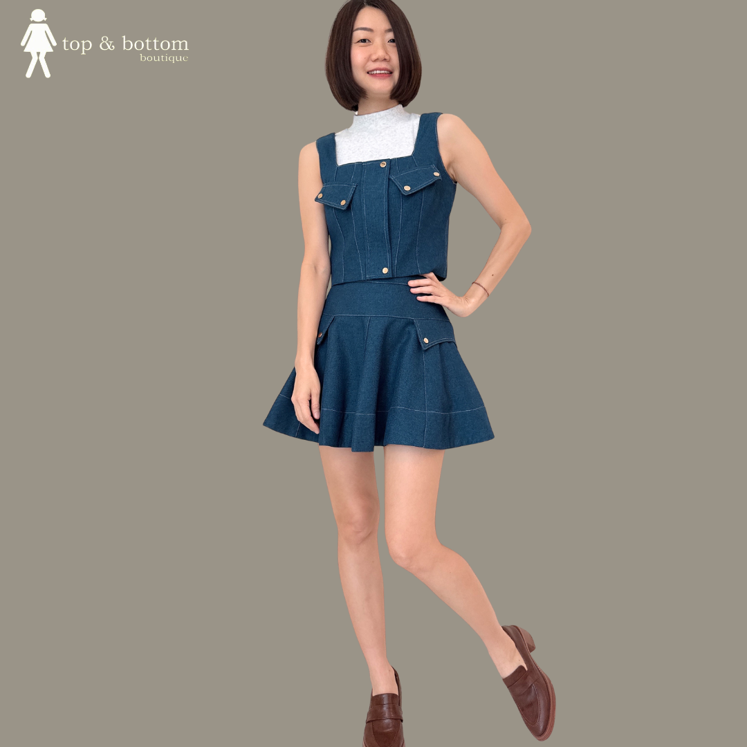 STRAP BUTTON CROP TOP